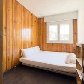Apartment for rent for €1,200 per month in Barcelona, Passeig de la Mare de Déu del Coll