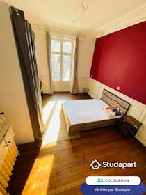 私人房间 正在以 €520 的月租出租，其位于 Bourges, Place Planchat