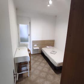Private room for rent for €565 per month in Barcelona, Carrer dels Alts Forns