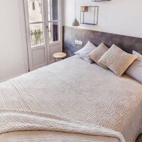 Apartment for rent for €2,500 per month in Barcelona, Carrer de Gravina