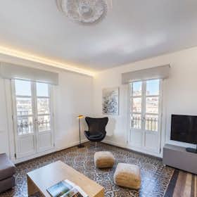 Apartment for rent for €2,900 per month in Barcelona, Carrer de Gravina