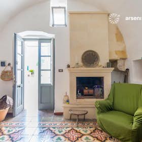 Casa para alugar por € 800 por mês em Spongano, Via Congregazione