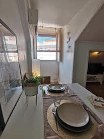 Apartment for rent for €1,550 per month in Lisbon, Rua Zaire