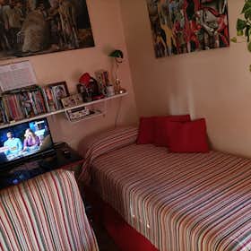 Private room for rent for €700 per month in Madrid, Calle del General Álvarez de Castro