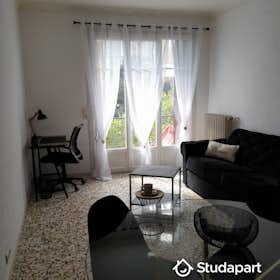 Private room for rent for €750 per month in Nice, Boulevard Gorbella