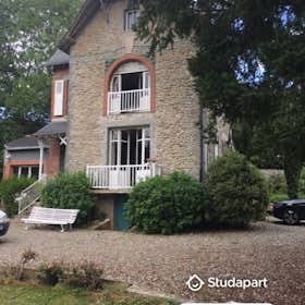 私人房间 正在以 €330 的月租出租，其位于 Laval, Avenue d'Angers