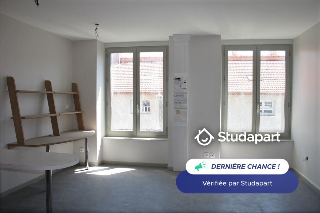 Apartment for rent for €380 per month in Saint-Étienne, Rue Claude Delaroa
