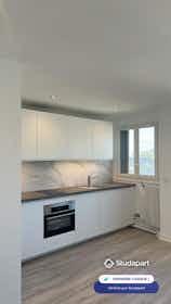 Lägenhet att hyra för 1 050 € i månaden i Rueil-Malmaison, Rue Michelet
