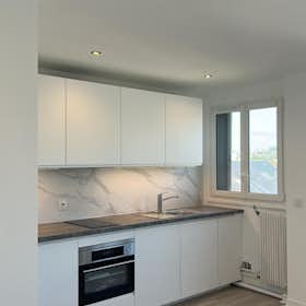 Apartament de închiriat pentru 1.050 EUR pe lună în Rueil-Malmaison, Rue Michelet