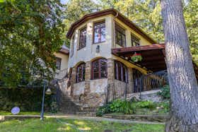 House for rent for HUF 585,074 per month in Kismaros, Őz utca