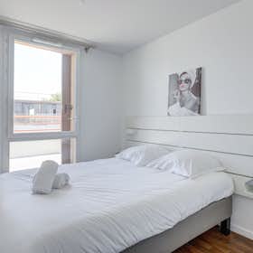 Wohnung zu mieten für 1.665 € pro Monat in Bordeaux, Avenue Émile Counord