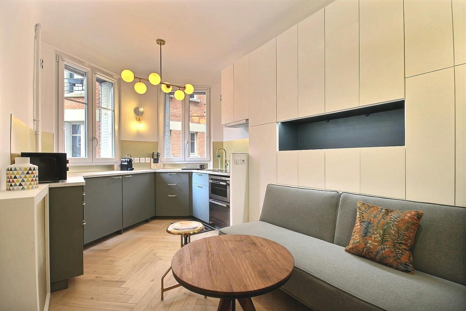 Apartment for rent for €1,506 per month in Paris, Place Violet
