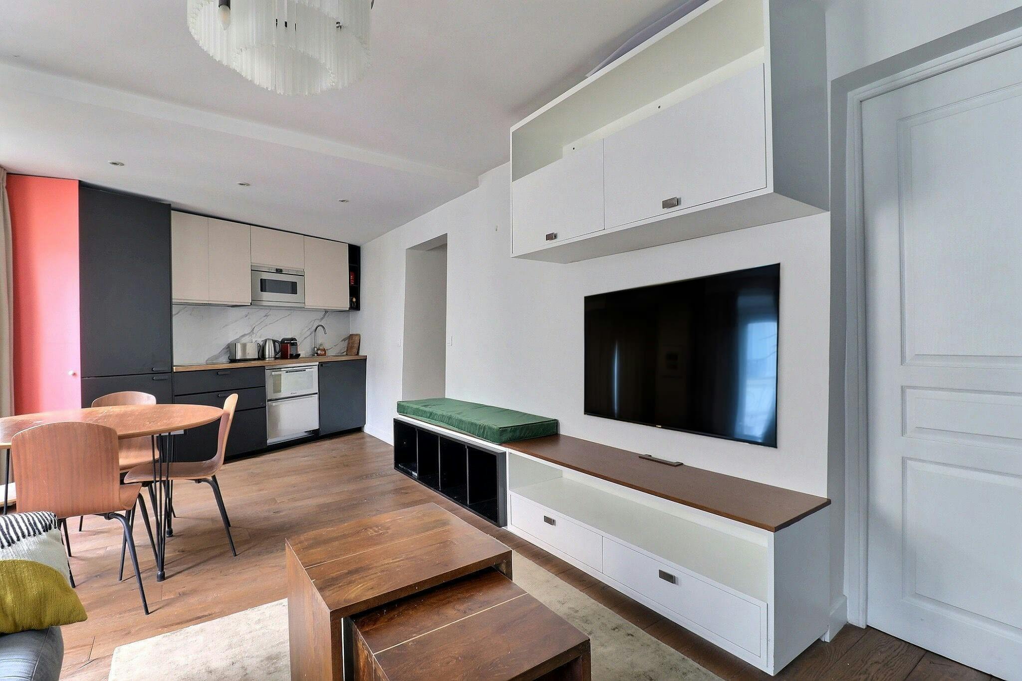 Apartment for rent for €2,450 per month in Paris, Rue des Trois Frères