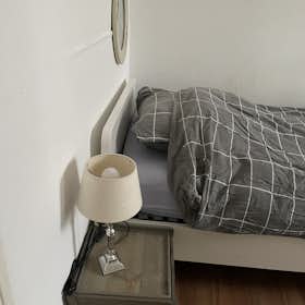 Private room for rent for €1,200 per month in The Hague, Hulshorststraat