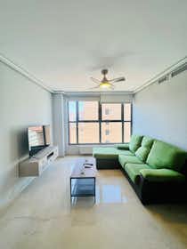 公寓 正在以 €2,000 的月租出租，其位于 Mula, Calle Doctor López Piñero