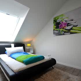Wohnung zu mieten für 1.495 € pro Monat in Raunheim, Schulstraße