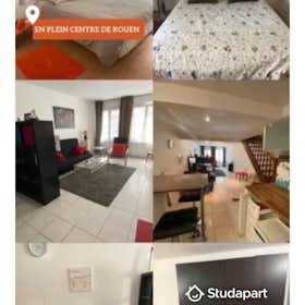 Apartamento for rent for € 900 per month in Rouen, Rue de la Seille