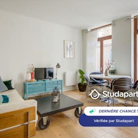 Apartment for rent for €1,230 per month in Lille, Rue des Brigittines