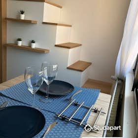 Apartamento for rent for € 1.100 per month in Rennes, Quai d'Ille et Rance