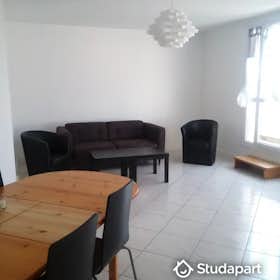 Private room for rent for €550 per month in Pierrefitte-sur-Seine, Boulevard Charles de Gaulle