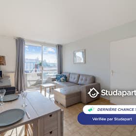 Apartment for rent for €950 per month in Villeurbanne, Rue du 24 Février 1848