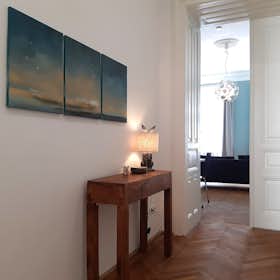Apartment for rent for €3,480 per month in Vienna, Bennoplatz