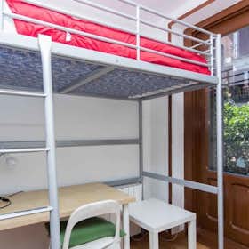 Private room for rent for €525 per month in Madrid, Calle de Embajadores