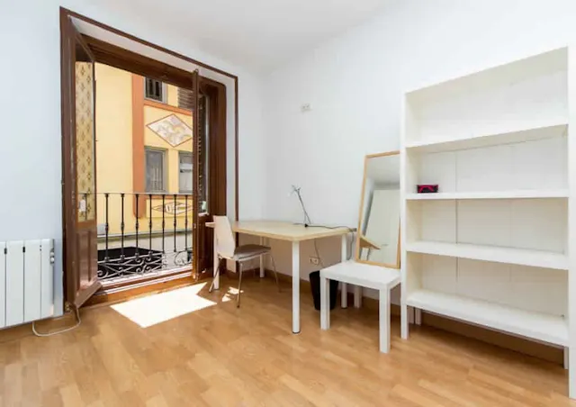 Private room in Calle de Embajadores, Madrid (1409089) room image 1
