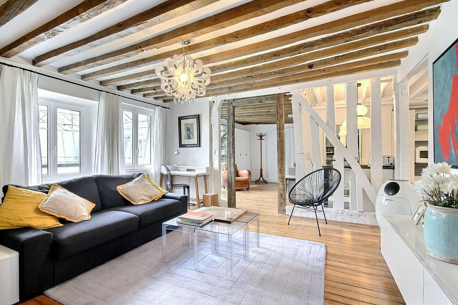 Apartment for rent for €3,762 per month in Paris, Rue de Seine