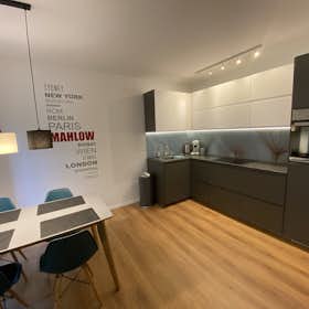 Apartment for rent for €2,200 per month in Blankenfelde, Kleinziethener Straße