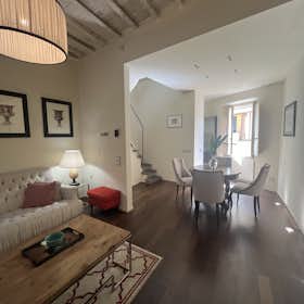 Apartment for rent for €2,500 per month in Florence, Via dei Vagellai