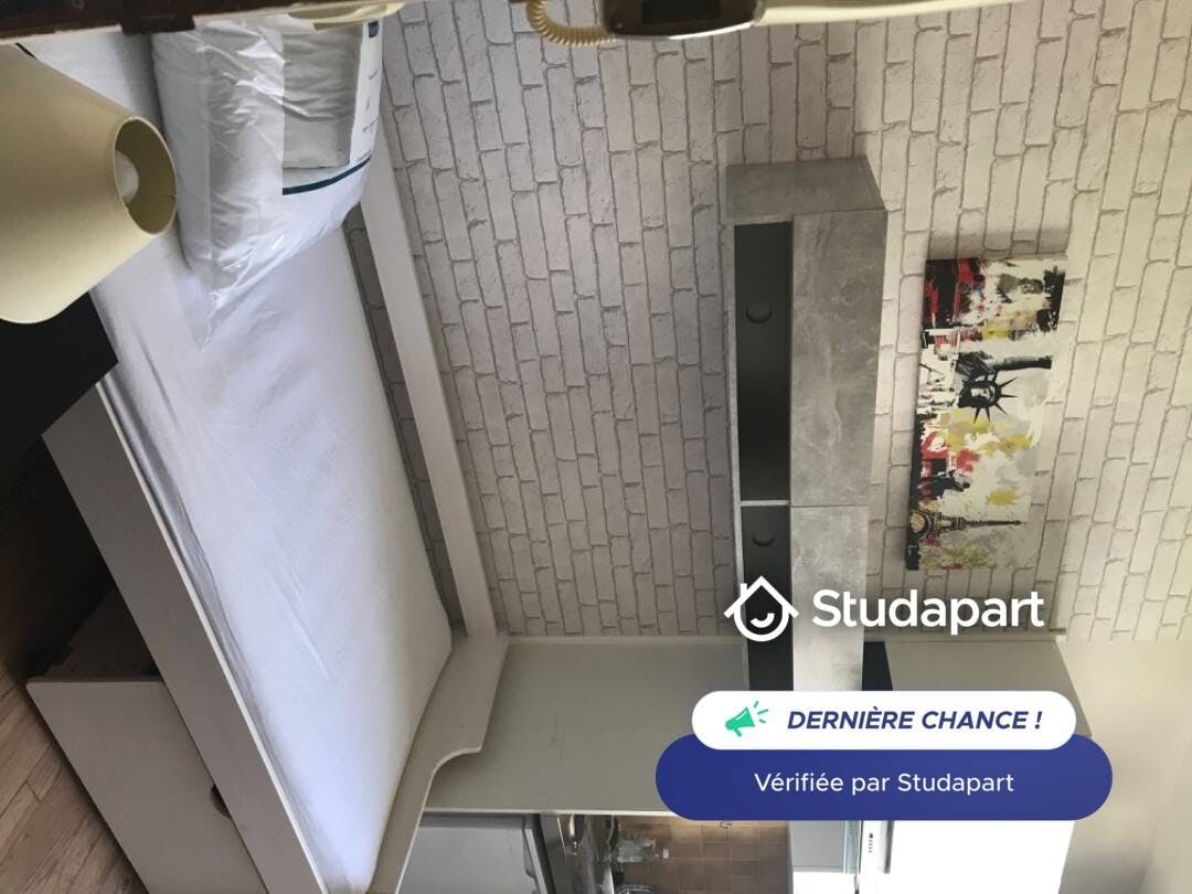 Apartment for rent for €650 per month in Saint-Cloud, Rue du Val d'Or