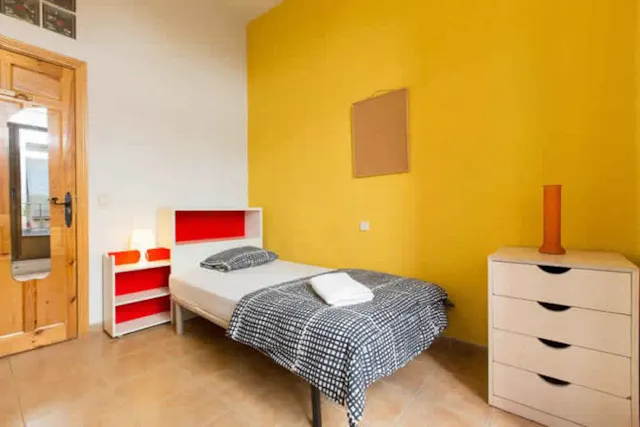 Private room in Calle Mesón de Paredes, Madrid (1409501) room image 2