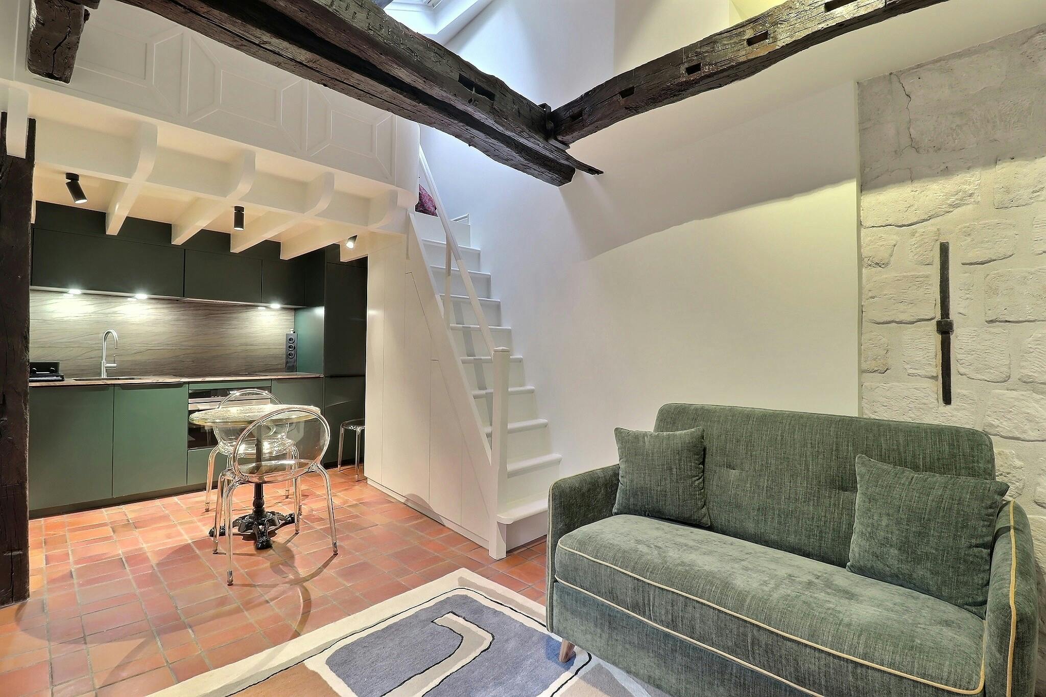 Apartment for rent for €2,332 per month in Paris, Place Saint-Sulpice