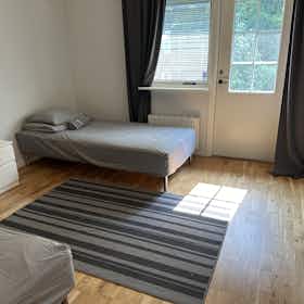 Отдельная комната сдается в аренду за 7 611 SEK в месяц в Vällingby, Vinstavägen