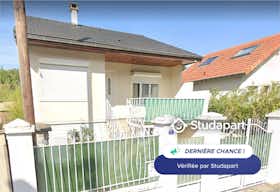 Apartment for rent for €990 per month in Villebon-sur-Yvette, Rue de Provence