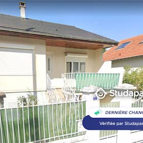 Lägenhet att hyra för 990 € i månaden i Villebon-sur-Yvette, Rue de Provence