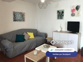 Huis te huur voor € 920 per maand in Antibes, Rue des Pêcheurs