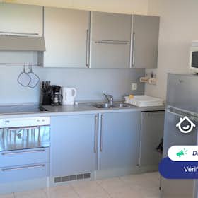 Apartment for rent for €890 per month in Vallauris, Avenue de la Liberté