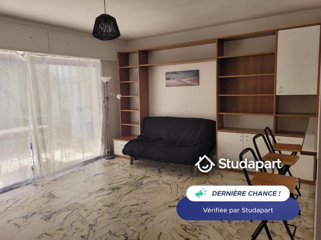 Apartment for rent for €1,150 per month in Menton, Avenue Porte de France