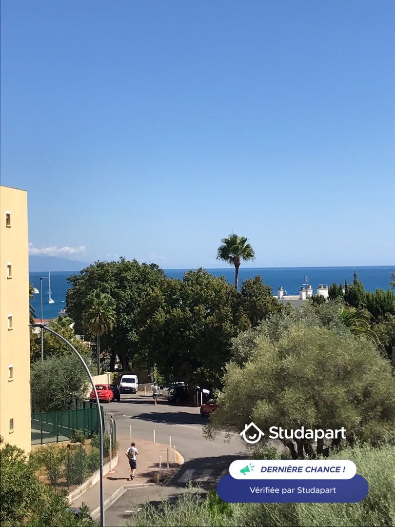 Apartment for rent for €850 per month in Antibes, Chemin de Tanit