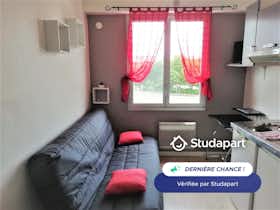Apartament de închiriat pentru 350 EUR pe lună în La Rochelle, Avenue Denfert-Rochereau