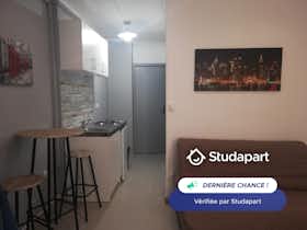 Appartement te huur voor € 450 per maand in Béziers, Rue Massol