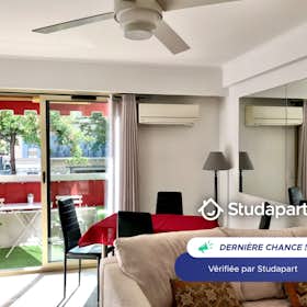 Apartment for rent for €910 per month in Nice, Avenue Malausséna