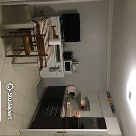 Apartment for rent for €700 per month in Antibes, Impasse Napoléon