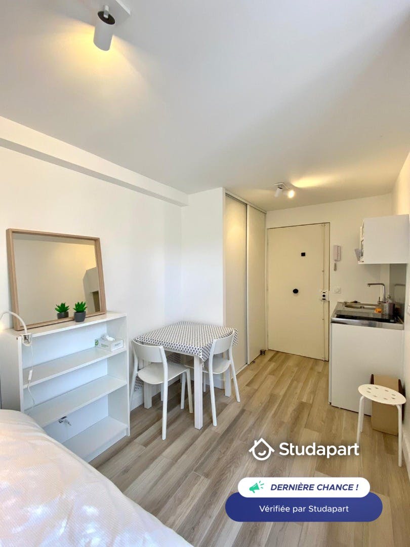 Apartment for rent for €640 per month in Suresnes, Rue des Nouvelles