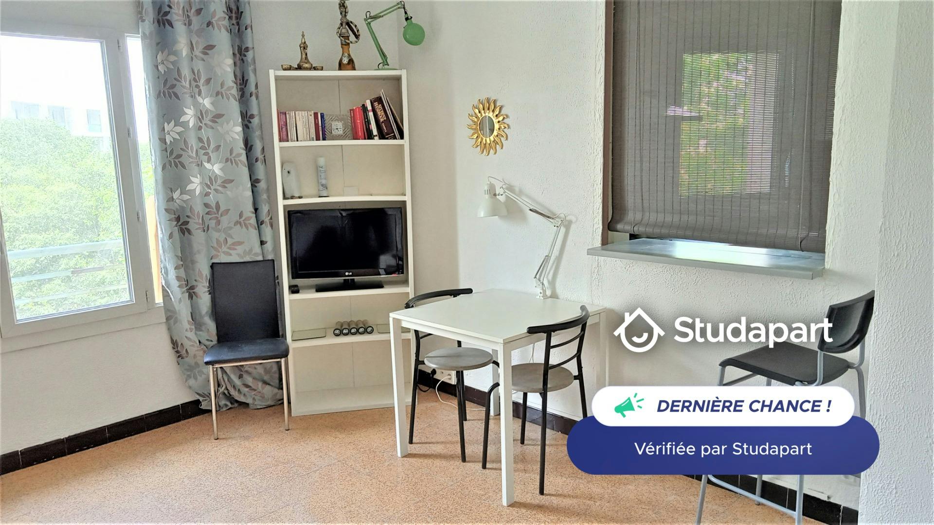 Apartment for rent for €870 per month in Marseille, Place du 4 Septembre