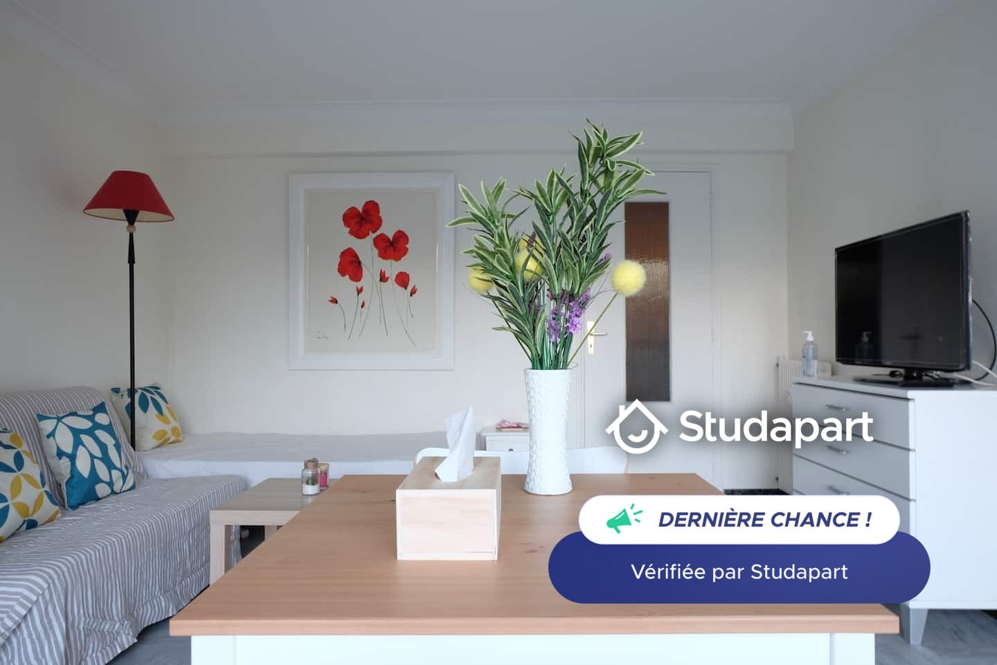 Apartment for rent for €790 per month in Antibes, Boulevard James Wyllie