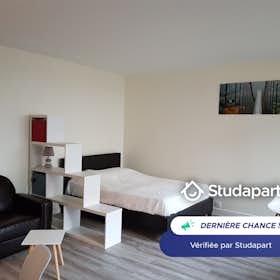 Apartment for rent for €836 per month in Vitry-sur-Seine, Rue Antoine Marie Colin