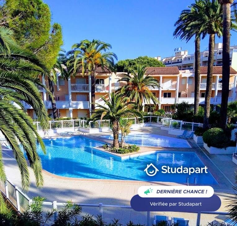 Apartment for rent for €950 per month in Vallauris, Avenue Georges Pompidou